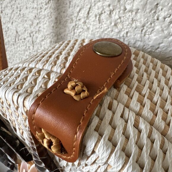 Round Cane Cross Body Shoulder Bag with Shells, Leather Strap & Snap Clo… - Picture 6 of 13